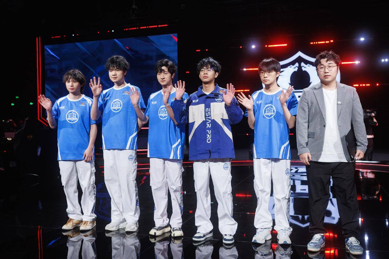 RNGM零封对手晋级三轮常规赛：ES含泪告别夏日，八冠“王朝陨落”