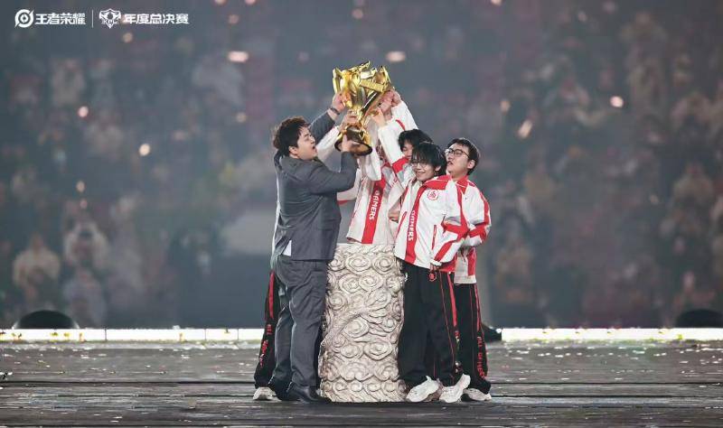 移动电竞里程碑！AG超玩会鸟巢夺冠创历史