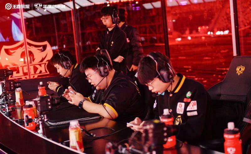 移动电竞里程碑！AG超玩会鸟巢夺冠创历史