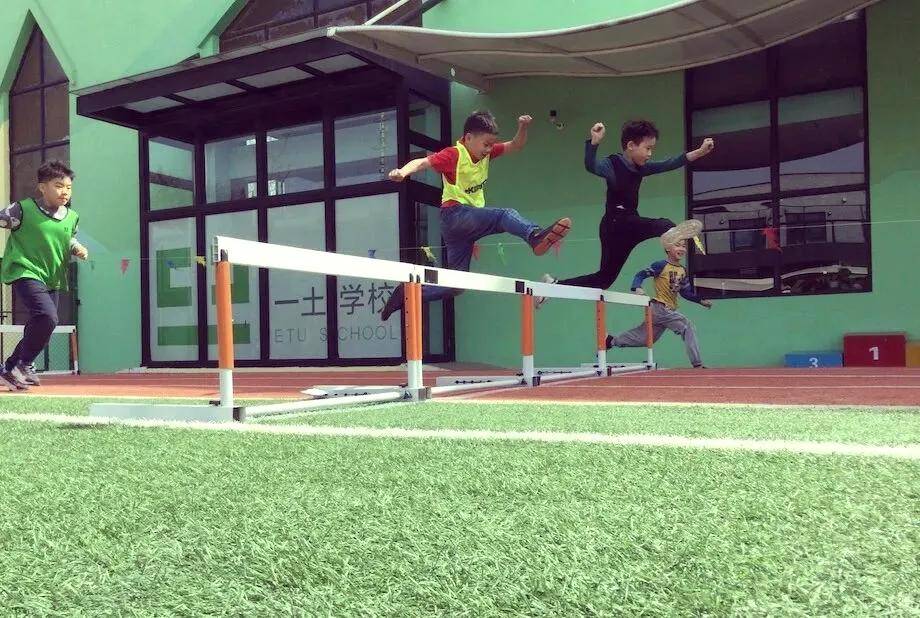 一土教育受困，李一诺被封，都陷在现实的泥潭里