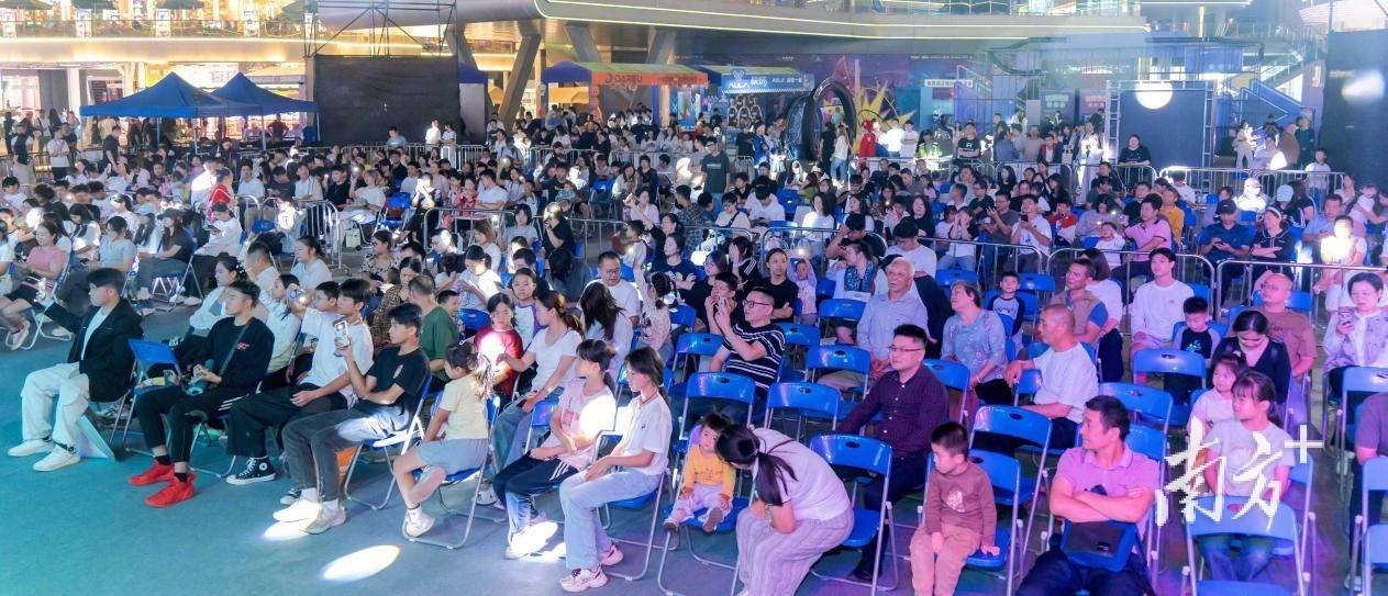 大湾区电竞迷再聚万江，LOL峡谷传奇观赛派对落幕