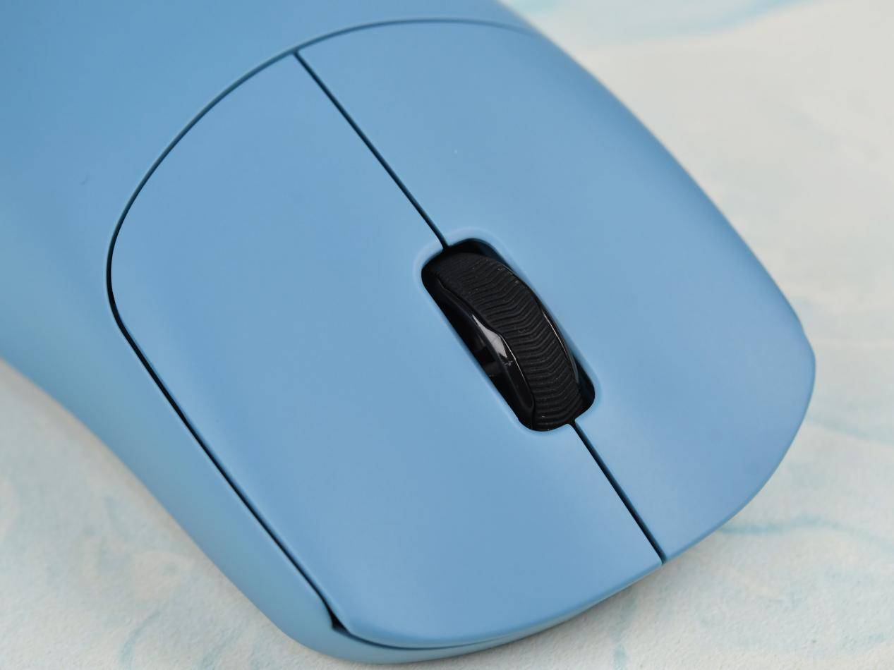 雷柏VT0双8K电竞鼠标评测：中小手抓握玩家的终极答案